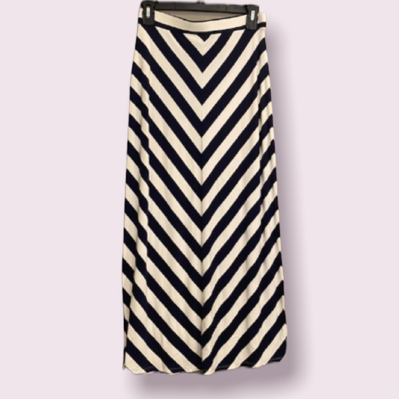 LOFT Dresses & Skirts - Loft Chevron Maxi Skirt